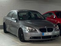 Gebraucht BMW 525 218 PS (160 kW) 2005 Silber Limousine