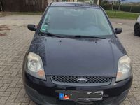 gebraucht Ford Fiesta dunkelblau, TÜV neu 12/25, Klima, 60 PS