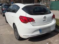 Second-hand Opel Astra 110 CP (80 kW) 2014 Alb Berlinǎ
