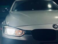Gebraucht BMW 320 180 PS (132 kW) 2013 Silber Limousine