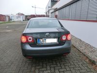 Second-hand VW Jetta 116 CP (85 kW) 2006 Gri Berlinǎ