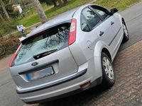 Gebraucht Ford Focus 101 PS (74 kW) 2004 Silber Limousine