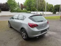 Gebraucht Opel Astra Exklusiv 170 PS (125 kW) 2014 Silbersee/perl silber (m2) Kleinwagen