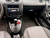 Gebraucht Ford Fiesta 80 PS (58 kW) 2005 Blau Kleinwagen