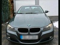 Gebraucht BMW 318 2009 Grau Limousine