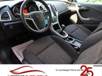 Gebraucht Opel Astra Design Edition 140 PS (102 kW) 2012 Silbersee/perl silber (m2) Limousine