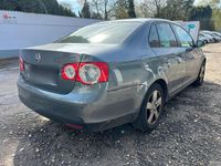 Gebraucht VW Jetta 102 PS (75 kW) 2009 Grau Limousine