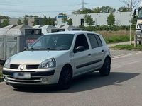 Gebraucht Renault Clio II 75 PS (55 kW) 2004 Silber Kleinwagen