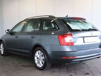 gebraucht Skoda Octavia 2.0 TDI DSG Tour FRONT+AHK+PDC+ALU