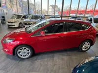 Gebraucht Ford Focus Titanium 140 PS (102 kW) 2012 Rot Limousine