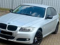Gebraucht BMW 318 143 PS (105 kW) 2010 Silber Limousine