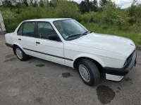 Gebraucht BMW 324 86 PS (63 kW) 1988 Weiß Limousine