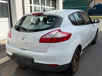Gebraucht Renault Mégane 110 PS (80 kW) 2014 Weiß Limousine