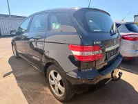 Gebraucht Mercedes B180 116 PS (85 kW) 2011 Kosmosschwarz  metalliclack Kleinwagen