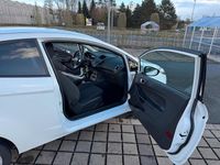 Gebraucht Ford Fiesta 68 PS (50 kW) 2014 Weiß Kleinwagen
