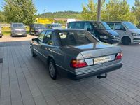 Gebraucht Mercedes E200 75 PS (55 kW) 1992 Perlmuttgrau  metallic Limousine