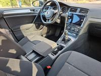 Gebraucht VW Golf VII Trendline 110 PS (80 kW) 2018 Grau Kombi
