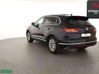 Gebraucht VW Touareg 231 PS (169 kW) 2019 Moonlight blue perleffekt SUV