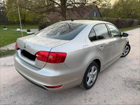 Gebraucht VW Jetta 105 PS (77 kW) 2012 Limousine