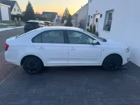 Gebraucht Skoda Rapid Ambition 105 PS (77 kW) 2014 Weiß Kleinwagen