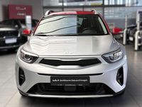 Gebraucht Kia Stonic Vision 101 PS (74 kW) 2022 (r4s) seidensilber met./rot SUV