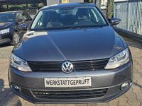 Gebraucht VW Jetta Trendline 105 PS (77 kW) 2011 Platinum grey metallic Limousine