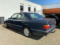 Gebraucht Mercedes E230 132 PS (97 kW) 1991 Blau Limousine
