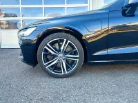 Gebraucht Volvo V60 R-Design 392 PS (288 kW) 2020 Black solid stone / solid Kombi