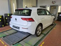 Gebraucht VW Golf VIII Life 150 PS (110 kW) 2023 Pure white Limousine