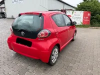 Gebraucht Toyota Aygo 68 PS (50 kW) 2013 Rot Kleinwagen
