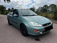 Second-hand Ford Focus 101 CP (74 kW) 2001 Andere farben Berlinǎ