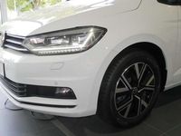 Gebraucht VW Touran Move 150 PS (110 kW) 2024 Weiß Van / Kleinbus