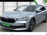 Neu Skoda Superb Selection 150 PS (110 kW) 2025 Silber Kombi