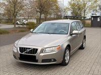 Gebraucht Volvo V70 Kinetic 136 PS (100 kW) 2008 Gold Kombi