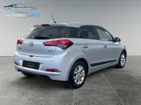 Gebraucht Hyundai i20 Passion 84 PS (61 kW) 2016 Silber Limousine