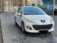 Gebraucht Peugeot 207 Forever 95 PS (69 kW) 2012 Weiß Kleinwagen