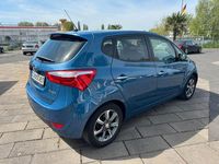 Gebraucht Hyundai ix20 125 PS (91 kW) 2016 Blau Kleinwagen