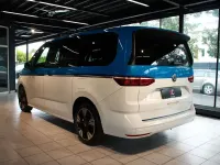 Gebraucht VW Multivan Style 150 PS (110 kW) 2023 Blau Van / Kleinbus