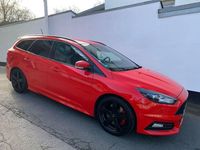Gebraucht Ford Focus Sport 250 PS (183 kW) 2017 Rot Limousine