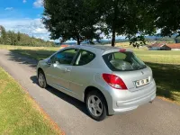 Gebraucht Peugeot 207 Forever 95 PS (69 kW) 2012 Grau Limousine