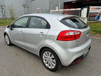 Second-hand Kia Rio 109 CP (80 kW) 2011 Gri Hatchback
