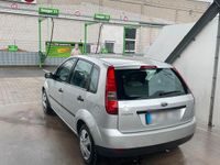 Gebraucht Ford Fiesta 60 PS (44 kW) 2003 Silber Kleinwagen