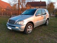 Gebraucht Mercedes ML270 163 PS (119 kW) 2003 Silber SUV
