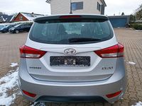 Gebraucht Hyundai ix20 90 PS (66 kW) 2012 Silber Kleinwagen