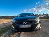 Gebraucht Hyundai i30 Style 99 PS (72 kW) 2012 Schwarz Limousine