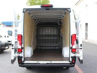 Gebraucht Peugeot Boxer 176 PS (129 kW) 2024 Weiß icy Van