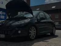 Gebraucht Peugeot 207 73 PS (53 kW) 2011 Schwarz Limousine