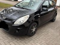 Gebraucht Hyundai i20 78 PS (57 kW) 2012 Schwarz Kleinwagen