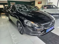 Gebraucht Volvo V40 Basis 120 PS (88 kW) 2016 Black solid "stone" / solid Kombi