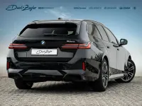 Gebraucht BMW 520 M Sport 197 PS (144 kW) 2025 Saphirschwarzmetallic Kombi